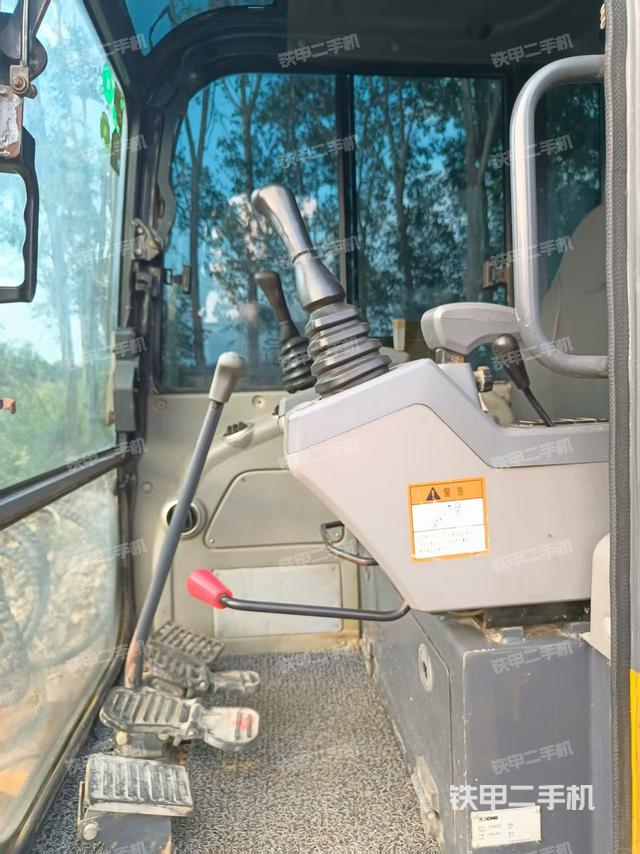 驾驶室顶部（整机外观）