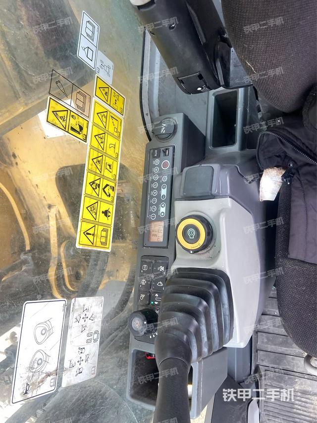 座椅右侧控制台/钥匙门/油门/含右手柄（驾驶室部分）