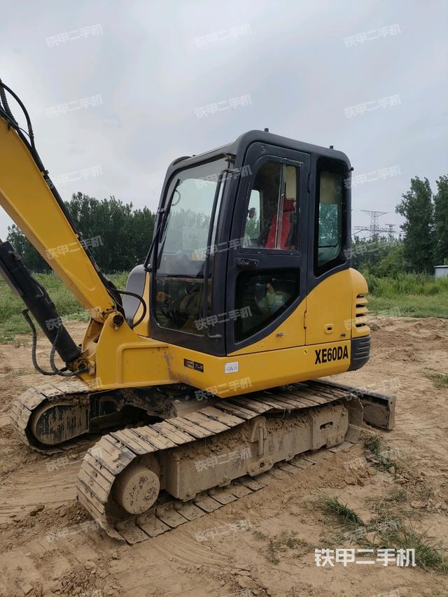 駕駛室整體（整機外觀）