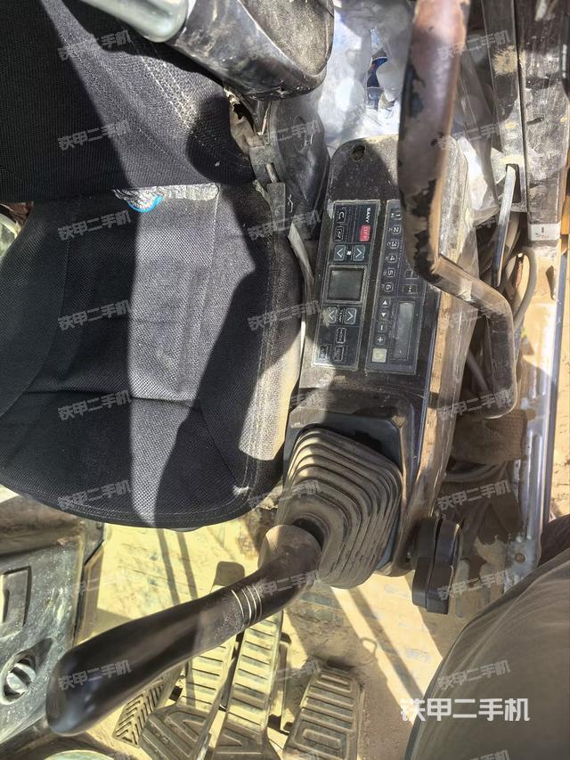 座椅左側(cè)控制臺/音響/含左手柄（駕駛室部分）