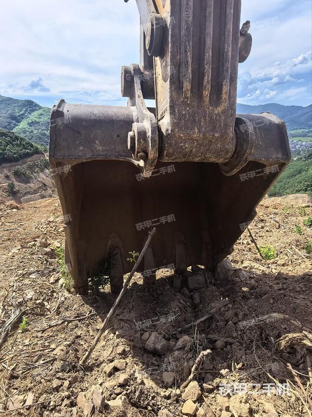 鏟斗右后整體（工作和回轉(zhuǎn)裝置）