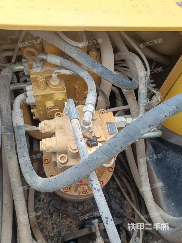 回转马达和主控阀（整机外观）