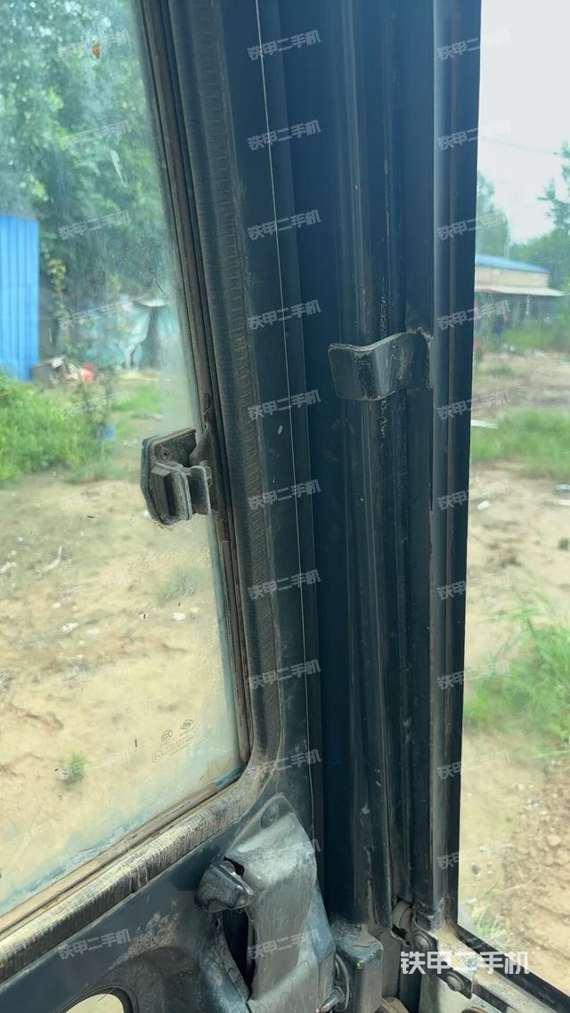 駕駛室左前45度（駕駛室部分）