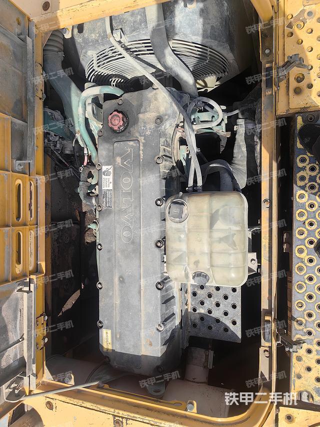 發(fā)動機整體俯視(整機外觀) 發(fā)動機整體俯視(整機外觀)