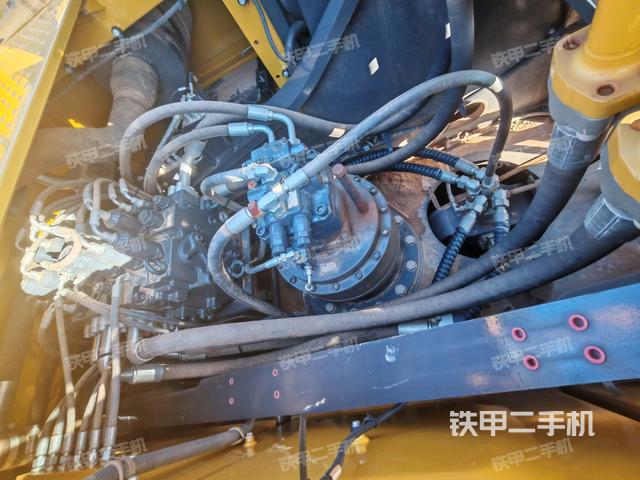 回轉(zhuǎn)馬達(dá)和主控閥(整機(jī)外觀) 回轉(zhuǎn)馬達(dá)和主控閥(整機(jī)外觀)