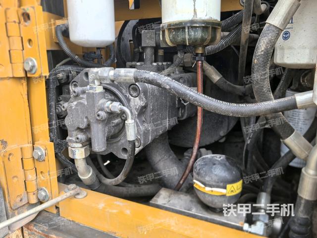 液壓泵艙室正面整體（整機(jī)外觀）