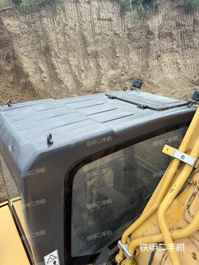 驾驶室顶部（整机外观）