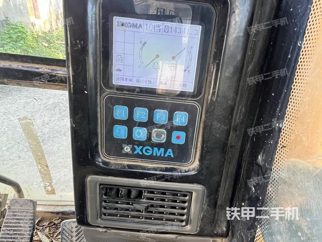 驾驶室整体（整机外观）