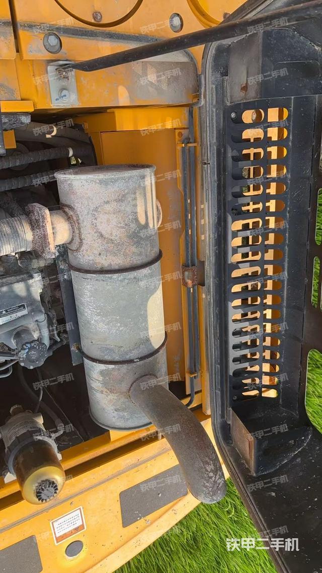 氣門(mén)室蓋螺絲特寫(xiě)（上車部件）