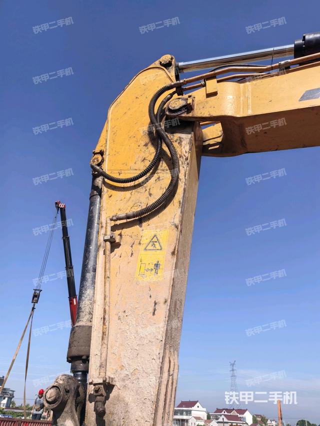 小臂整体右前(工作和回转装置) 小臂整体右前(工作和回转装置)
