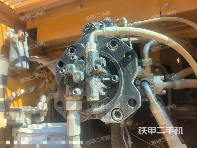液压泵舱室正面整体(整机外观) 液压泵舱室正面整体(整机外观)