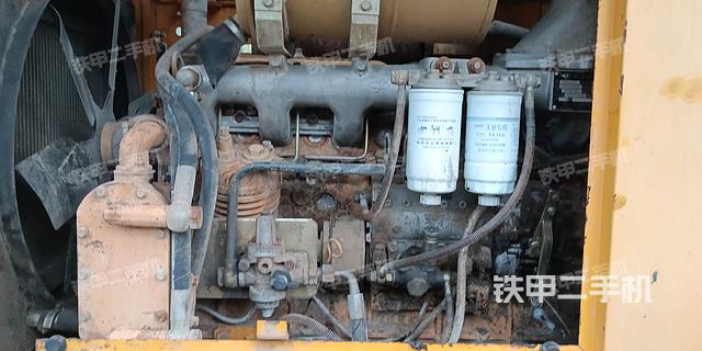 发动机右侧(整机外观及大件) 发动机右侧(整机外观及大件)