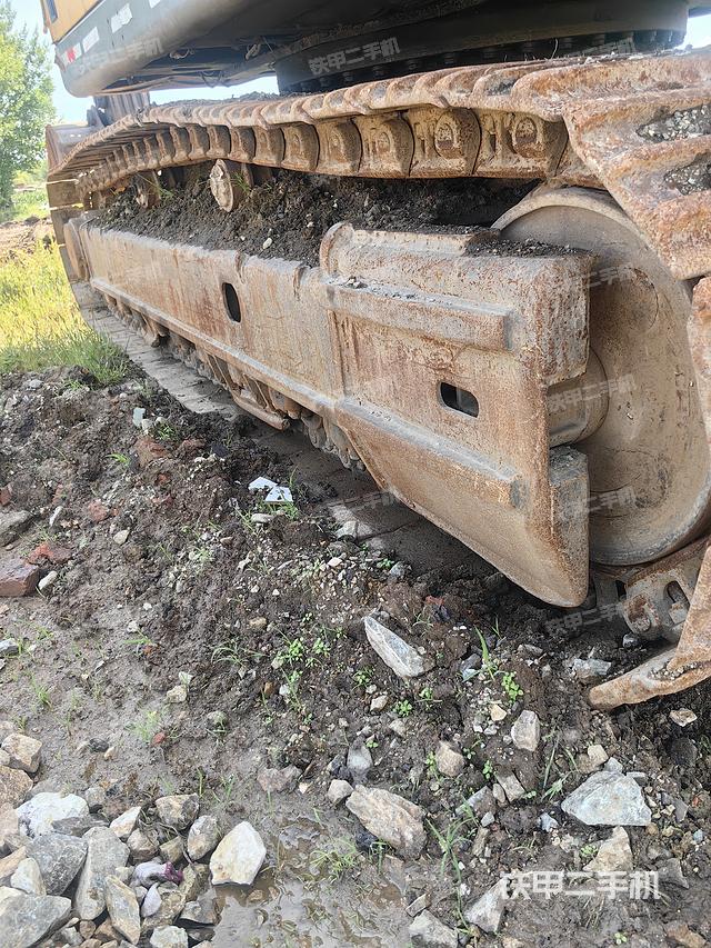 單側(cè)履帶整體(整機外觀) 單側(cè)履帶整體(整機外觀)