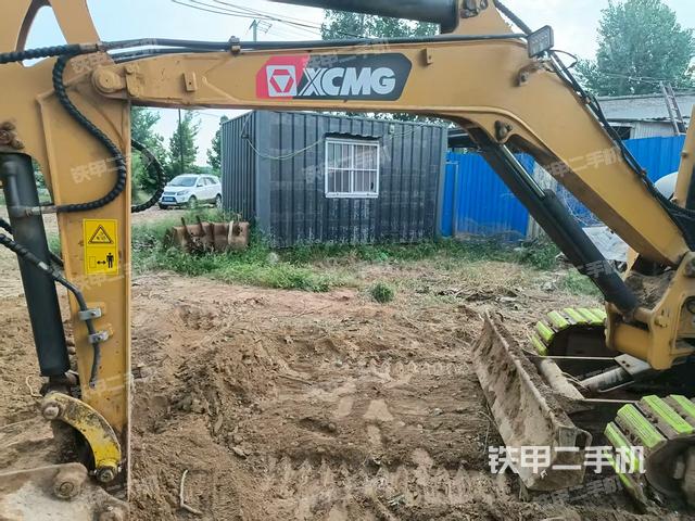 回转马达和主控阀（整机外观）