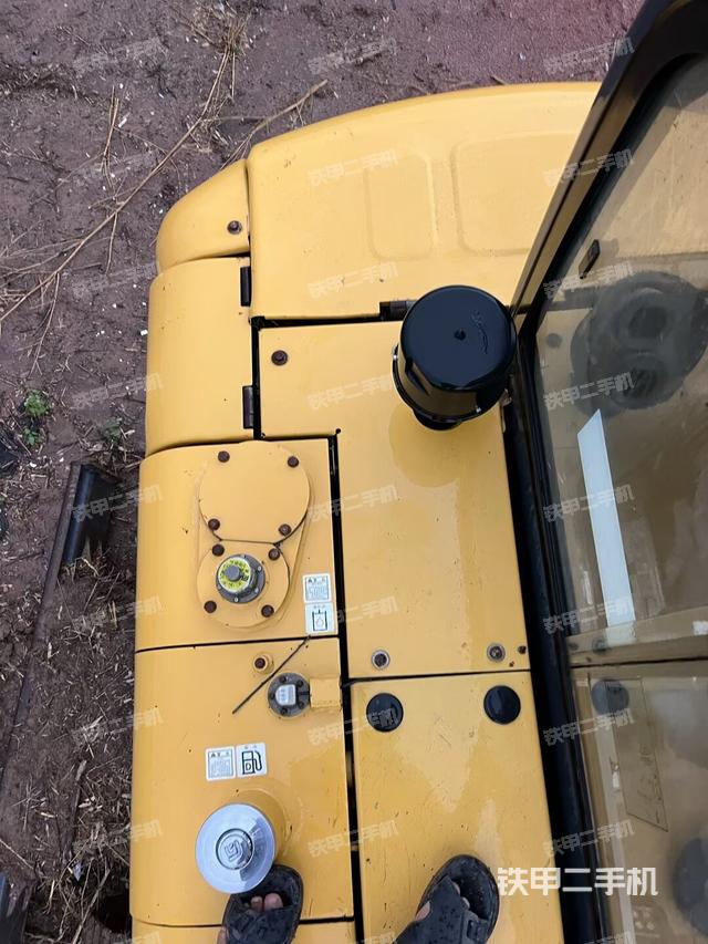 回轉(zhuǎn)馬達(dá)和主控閥（整機(jī)外觀）