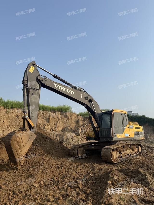 沃爾沃EC210D挖掘機(jī)