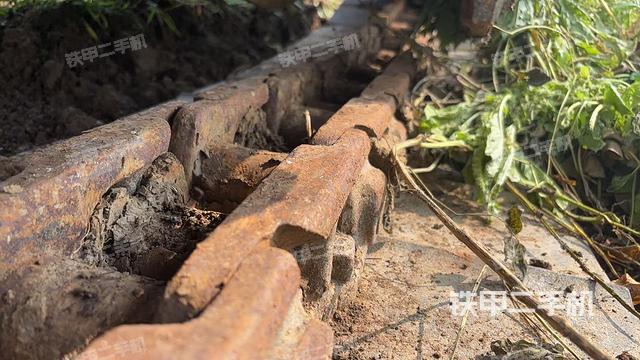 左導(dǎo)向輪（行走機(jī)構(gòu)）