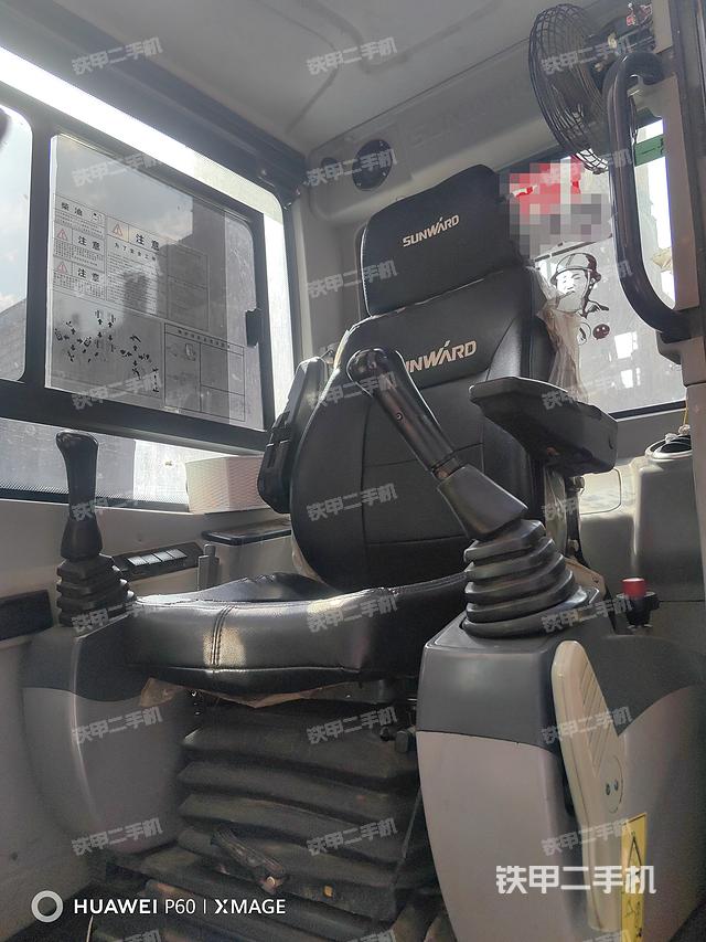 驾驶室整体（整机外观）