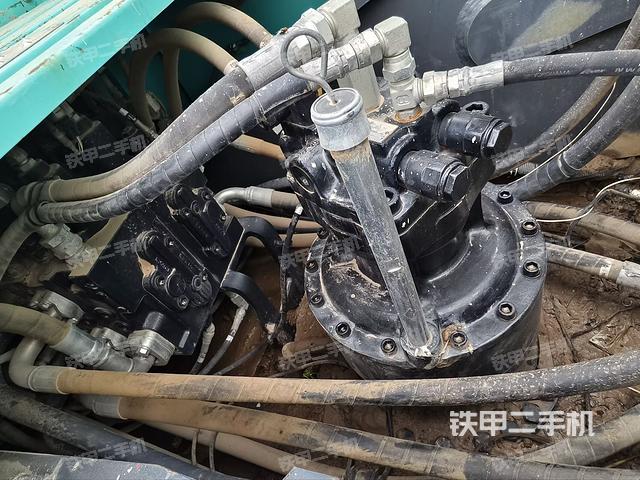 回轉(zhuǎn)馬達(dá)和主控閥(整機(jī)外觀) 回轉(zhuǎn)馬達(dá)和主控閥(整機(jī)外觀)