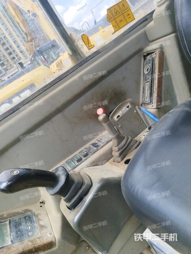 座椅右側(cè)控制臺/鑰匙門/油門/含右手柄（駕駛室部分）