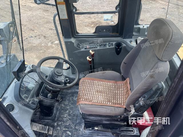 驾驶室工作台(整机外观及大件) 驾驶室工作台(整机外观及大件)