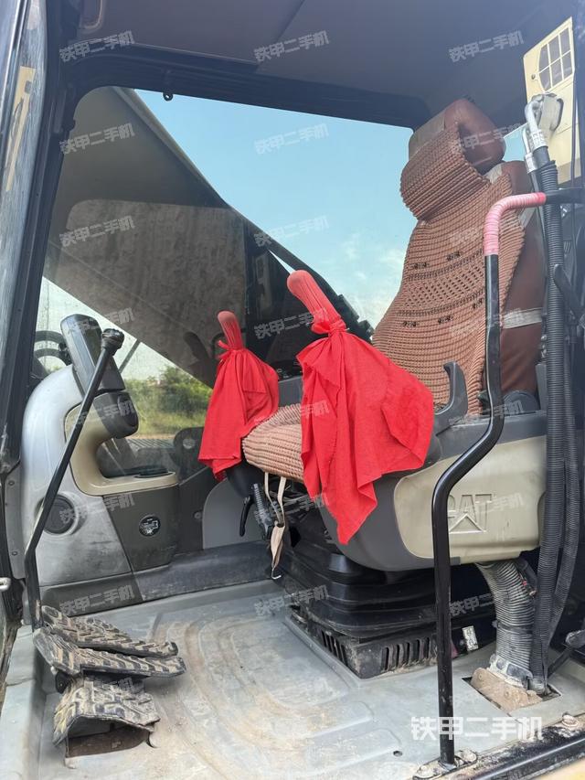 驾驶室整体(整机外观) 驾驶室整体(整机外观)