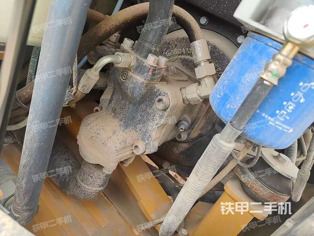 液壓泵艙室正面整體（整機(jī)外觀）