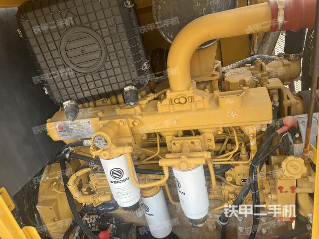 发动机左侧(整机外观及大件) 发动机左侧(整机外观及大件)