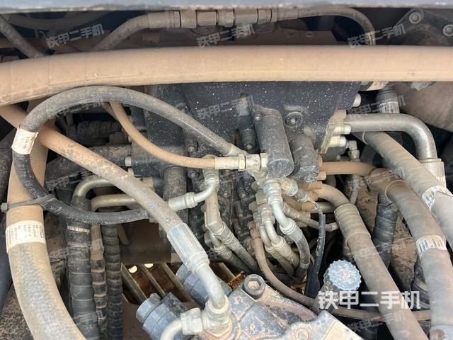 回轉(zhuǎn)馬達(dá)和主控閥（整機外觀）