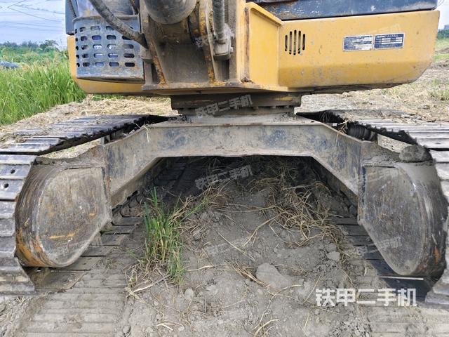 转盘和下车架正前（工作和回转装置）