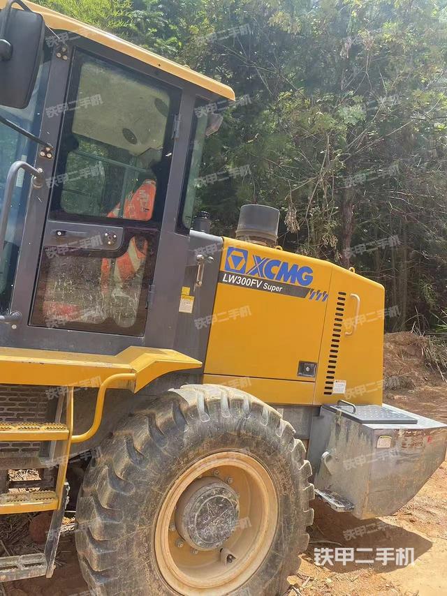 驾驶室工作台(整机外观及大件) 驾驶室工作台(整机外观及大件)