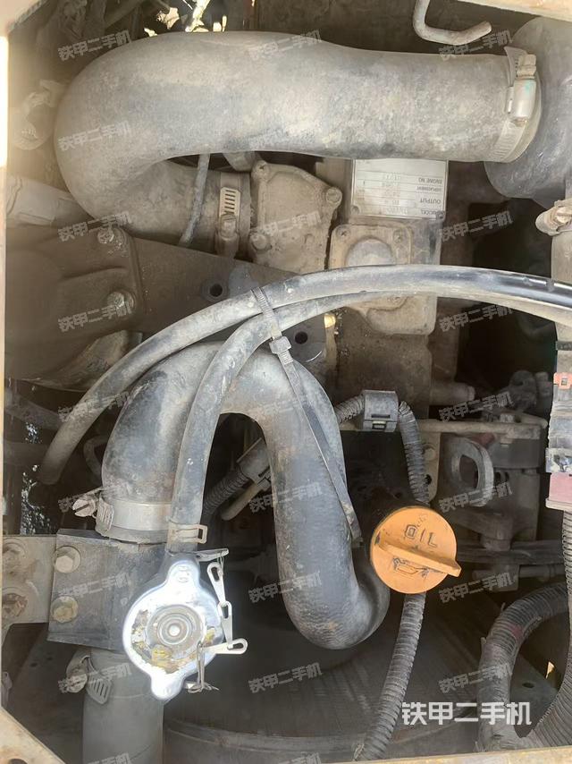 液壓泵艙室正面整體（整機(jī)外觀）