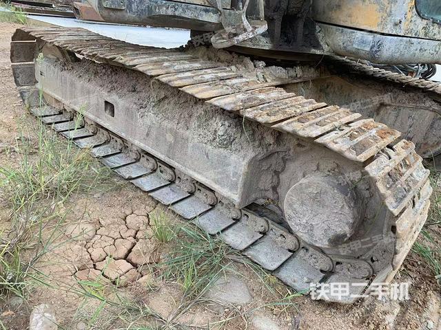單側(cè)履帶整體(整機(jī)外觀) 單側(cè)履帶整體(整機(jī)外觀)