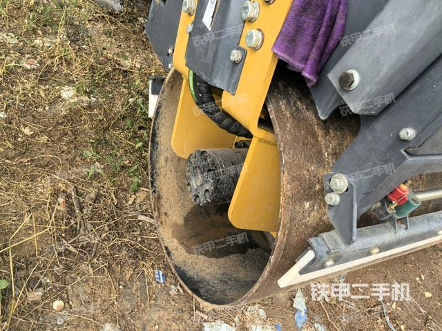 前輪左側(cè)減震塊連接及部件（壓路機前后車架）