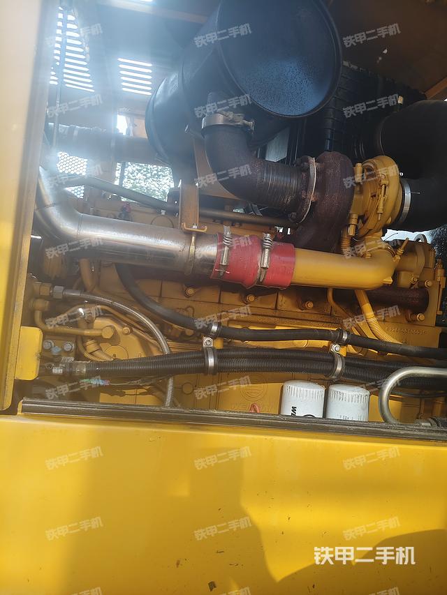 发动机右侧（整机外观及大件）