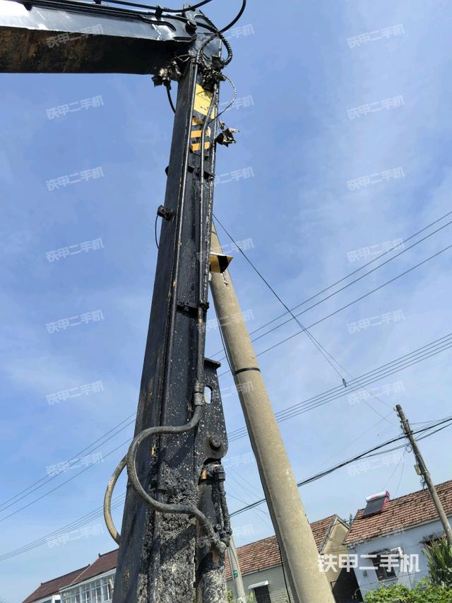 小臂整体左后(工作和回转装置) 小臂整体左后(工作和回转装置)