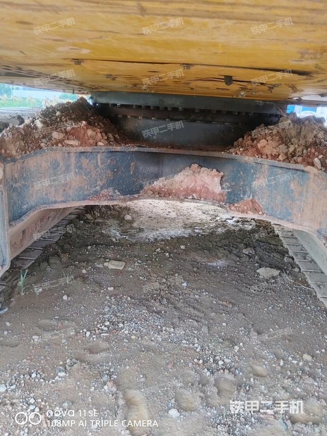 轉(zhuǎn)盤和下車架正前（工作和回轉(zhuǎn)裝置）