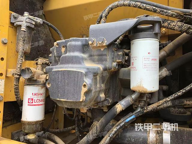 液压泵舱室正面整体(整机外观) 液压泵舱室正面整体(整机外观)