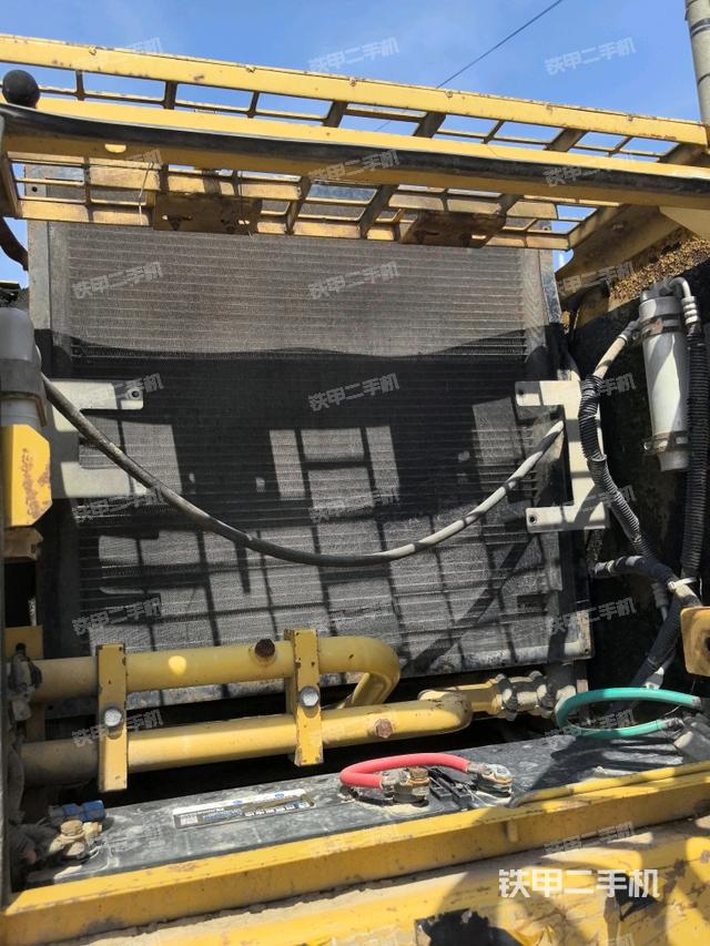散熱器正面(大件艙室) 散熱器正面(大件艙室)