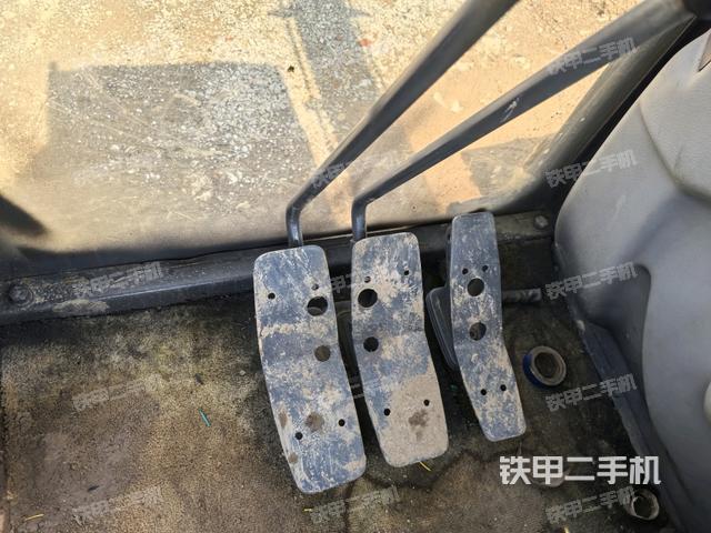 座椅右側(cè)控制臺(tái)/鑰匙門/油門/含右手柄(駕駛室部分) 座椅右側(cè)控制臺(tái)/鑰匙門/油門/含右手柄(駕駛室部分)