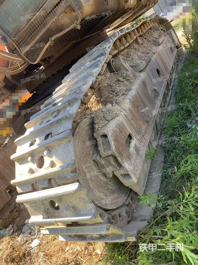 单侧履带整体(整机外观) 单侧履带整体(整机外观)