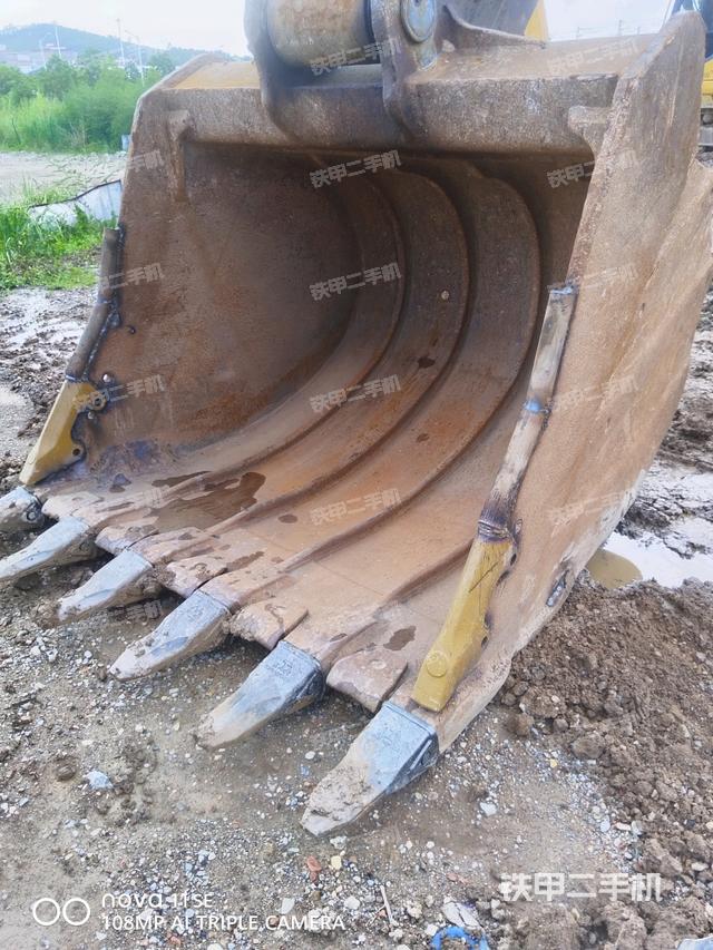 鏟斗右后整體（工作和回轉(zhuǎn)裝置）