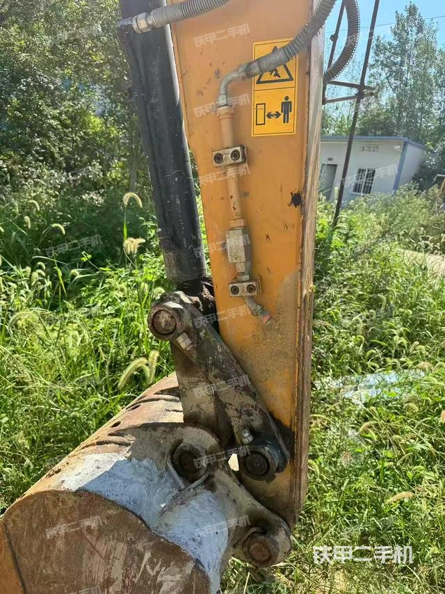 回轉(zhuǎn)馬達(dá)和主控閥（整機(jī)外觀）