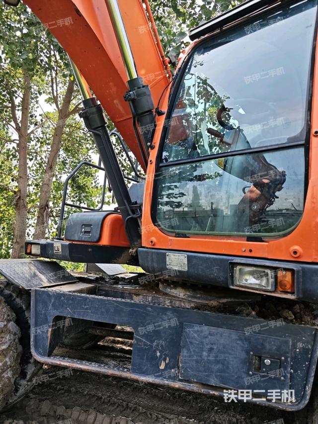 大臂根部?斜視(工作和回轉(zhuǎn)裝置) 大臂根部?斜視(工作和回轉(zhuǎn)裝置)