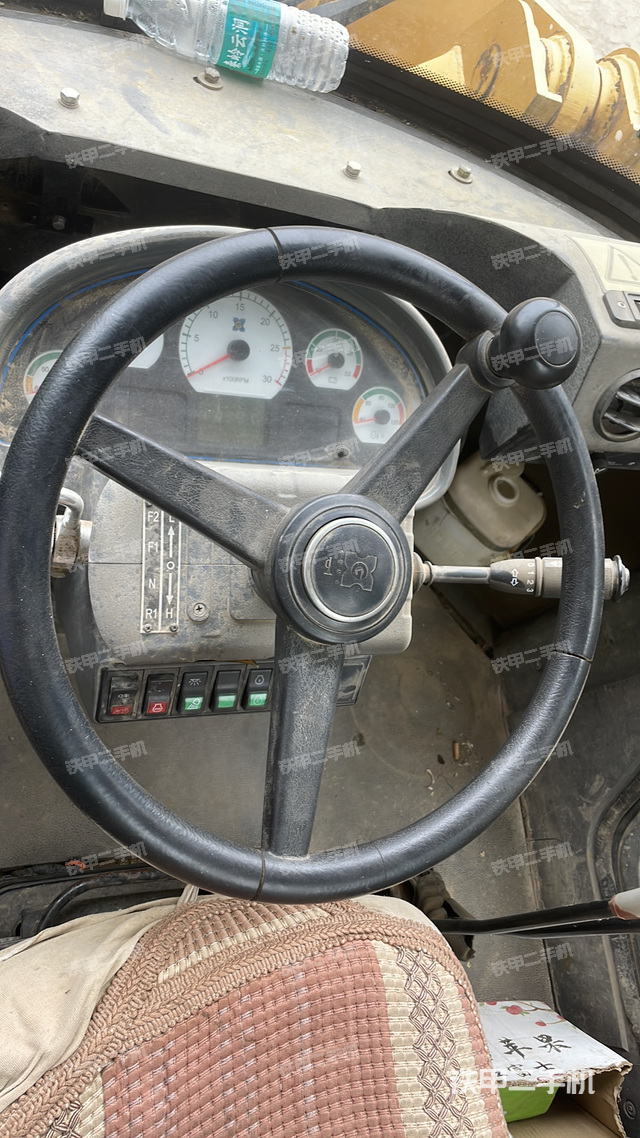 駕駛室操作臺（整機外觀及大件）