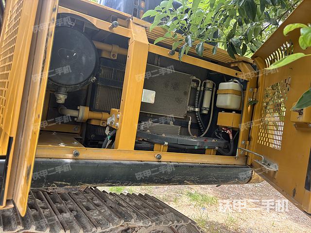 驾驶室顶部（整机外观）