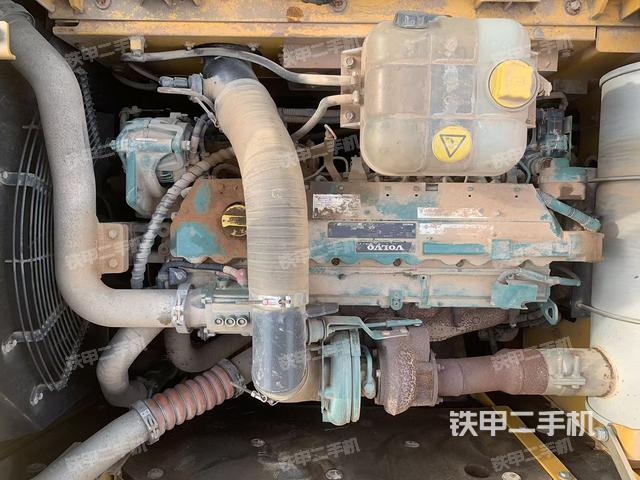 发动机整体俯视(整机外观) 发动机整体俯视(整机外观)