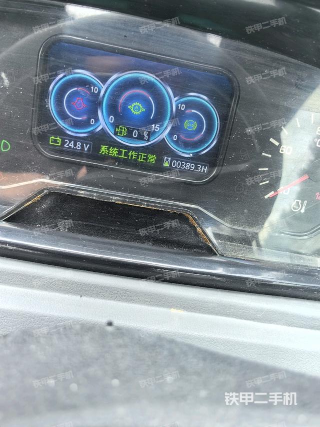 駕駛室內(nèi)座椅、儀表操作手柄全景（壓路機駕駛室）