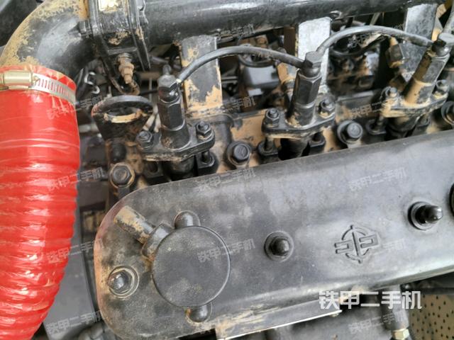 分動箱或變速箱（壓路機發(fā)動機艙）