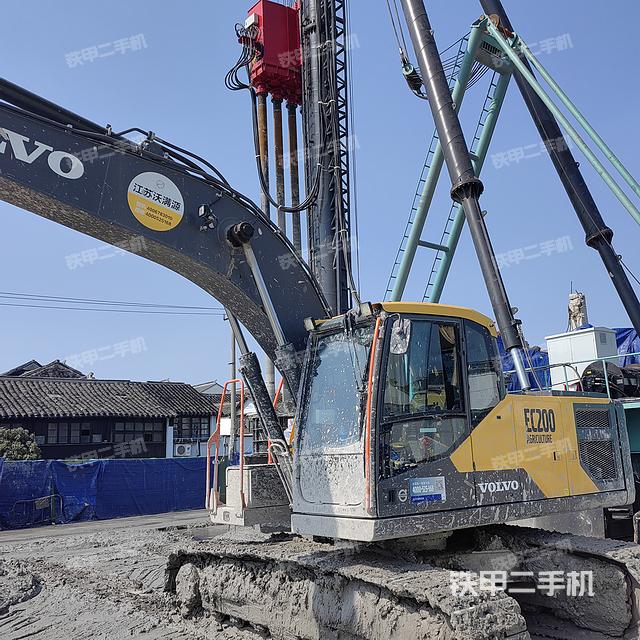 驾驶室顶部（整机外观）